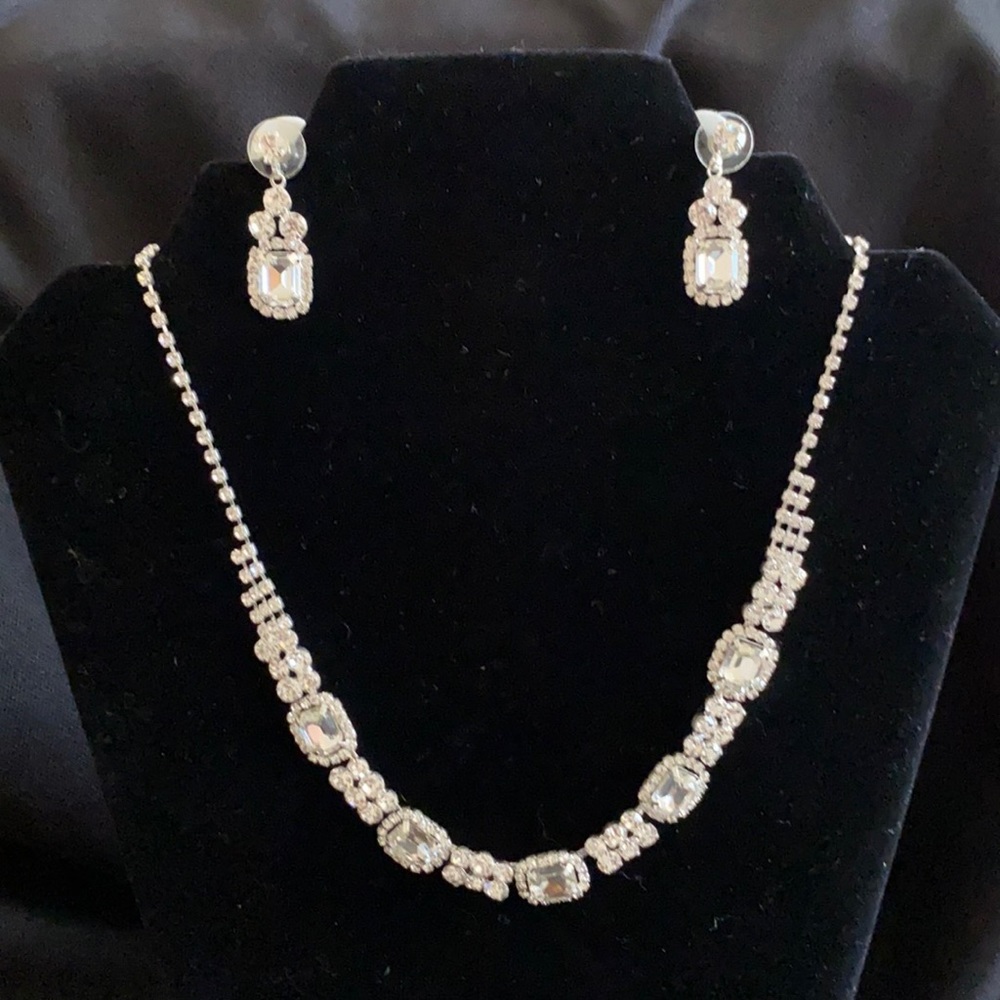 Mariel Necklace and earrings set